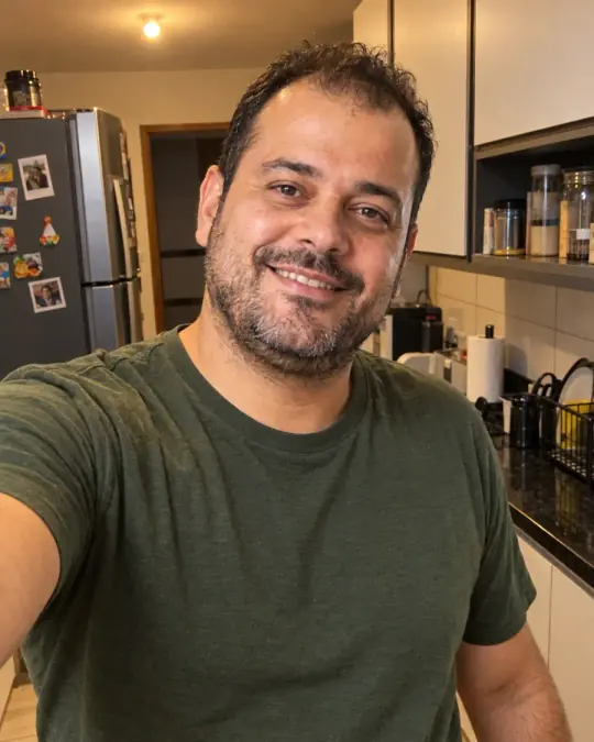Selfie comum do mesmo homem