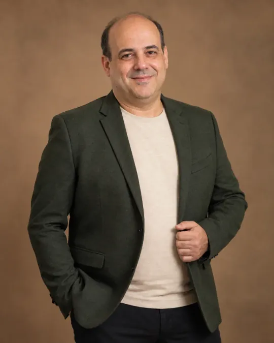 Ensaio masculino com blazer contemporâneo